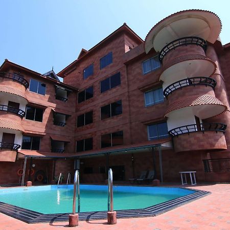 Westway Hotel Kozhikode Exteriör bild