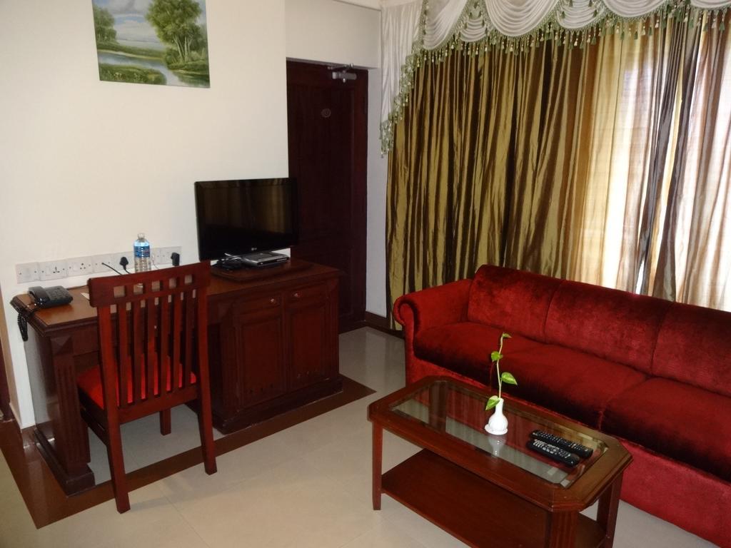 Westway Hotel Kozhikode Exteriör bild