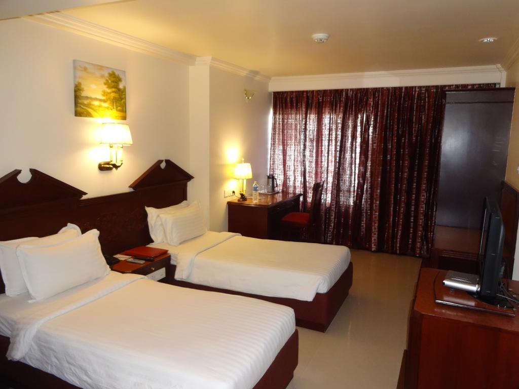 Westway Hotel Kozhikode Exteriör bild