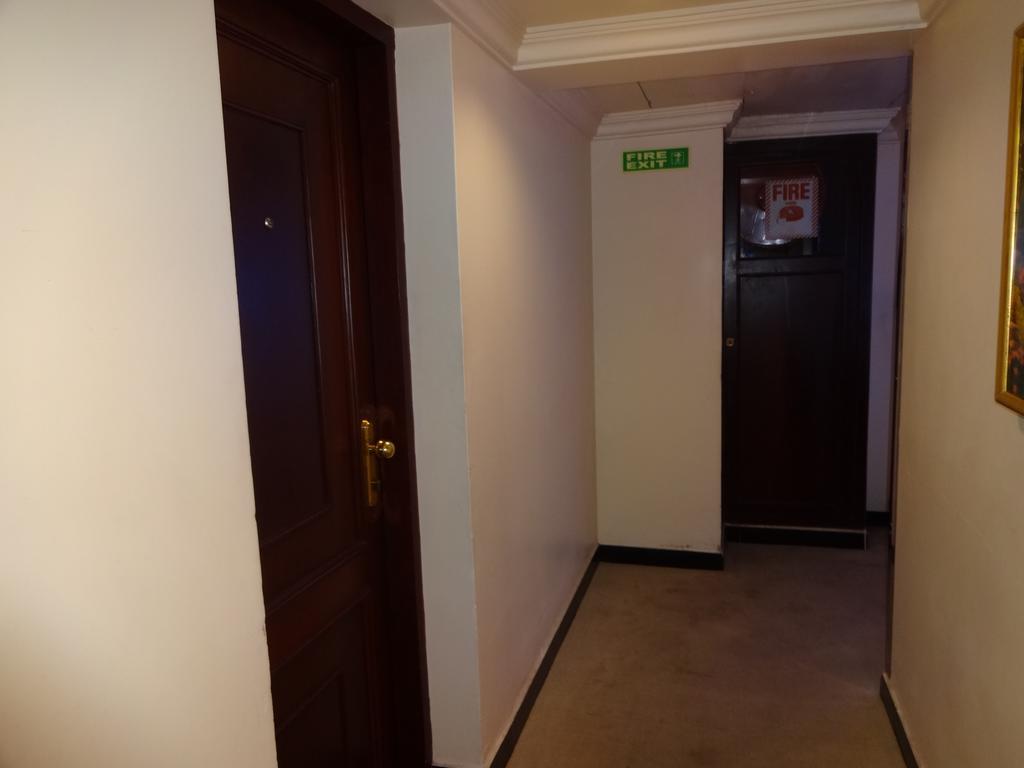 Westway Hotel Kozhikode Exteriör bild
