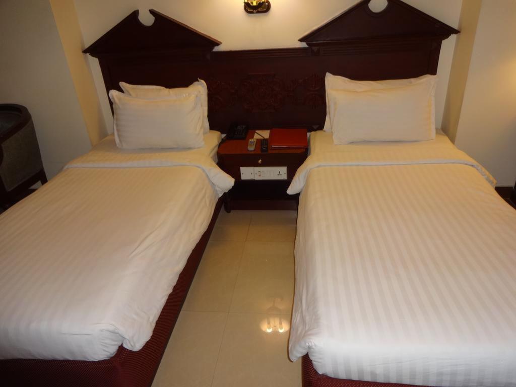 Westway Hotel Kozhikode Exteriör bild