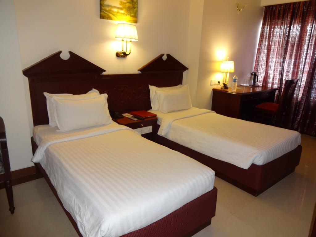 Westway Hotel Kozhikode Exteriör bild