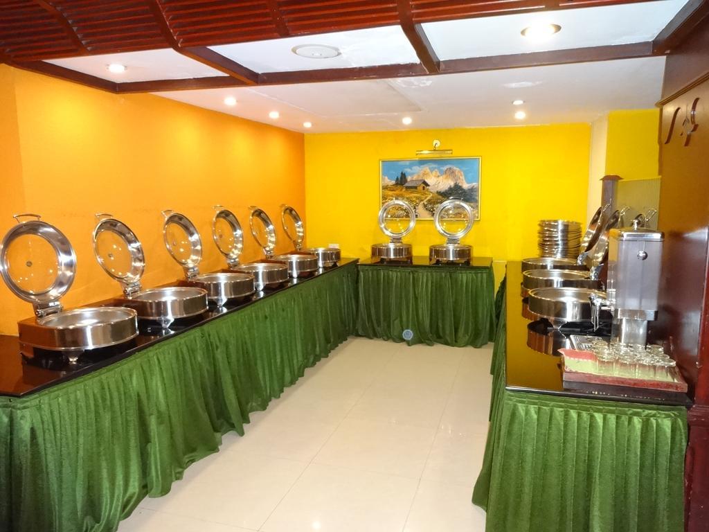 Westway Hotel Kozhikode Exteriör bild