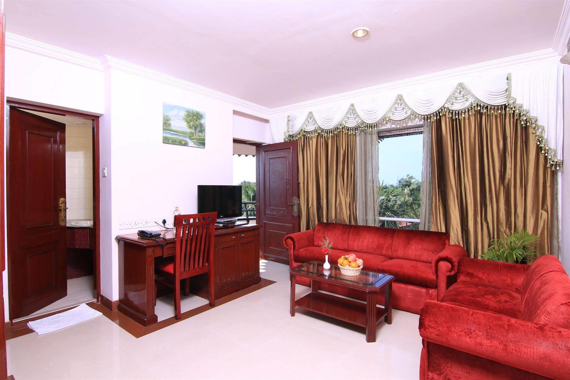 Westway Hotel Kozhikode Exteriör bild