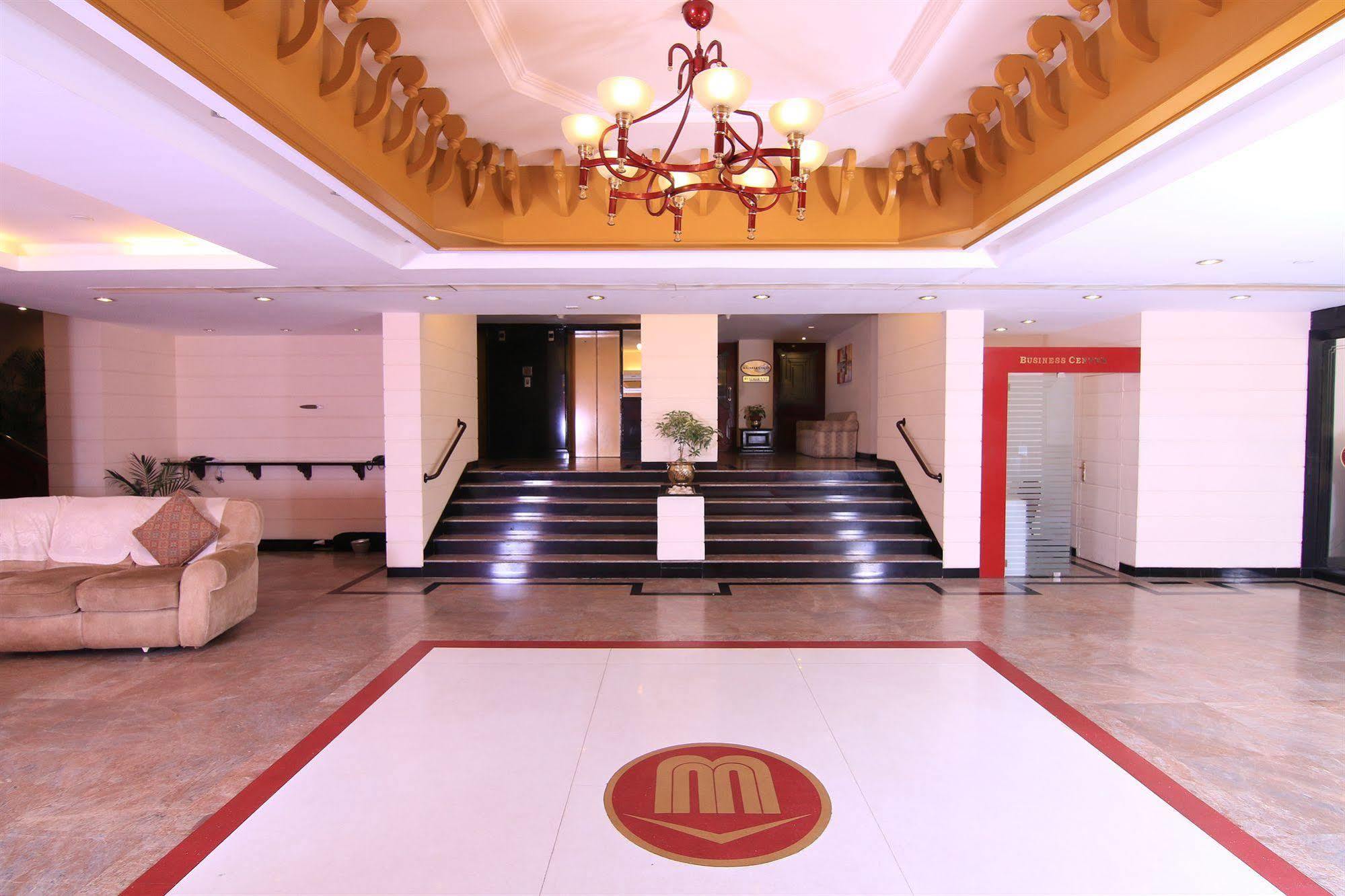Westway Hotel Kozhikode Exteriör bild