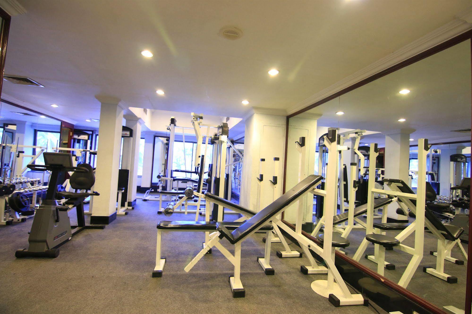 Westway Hotel Kozhikode Exteriör bild