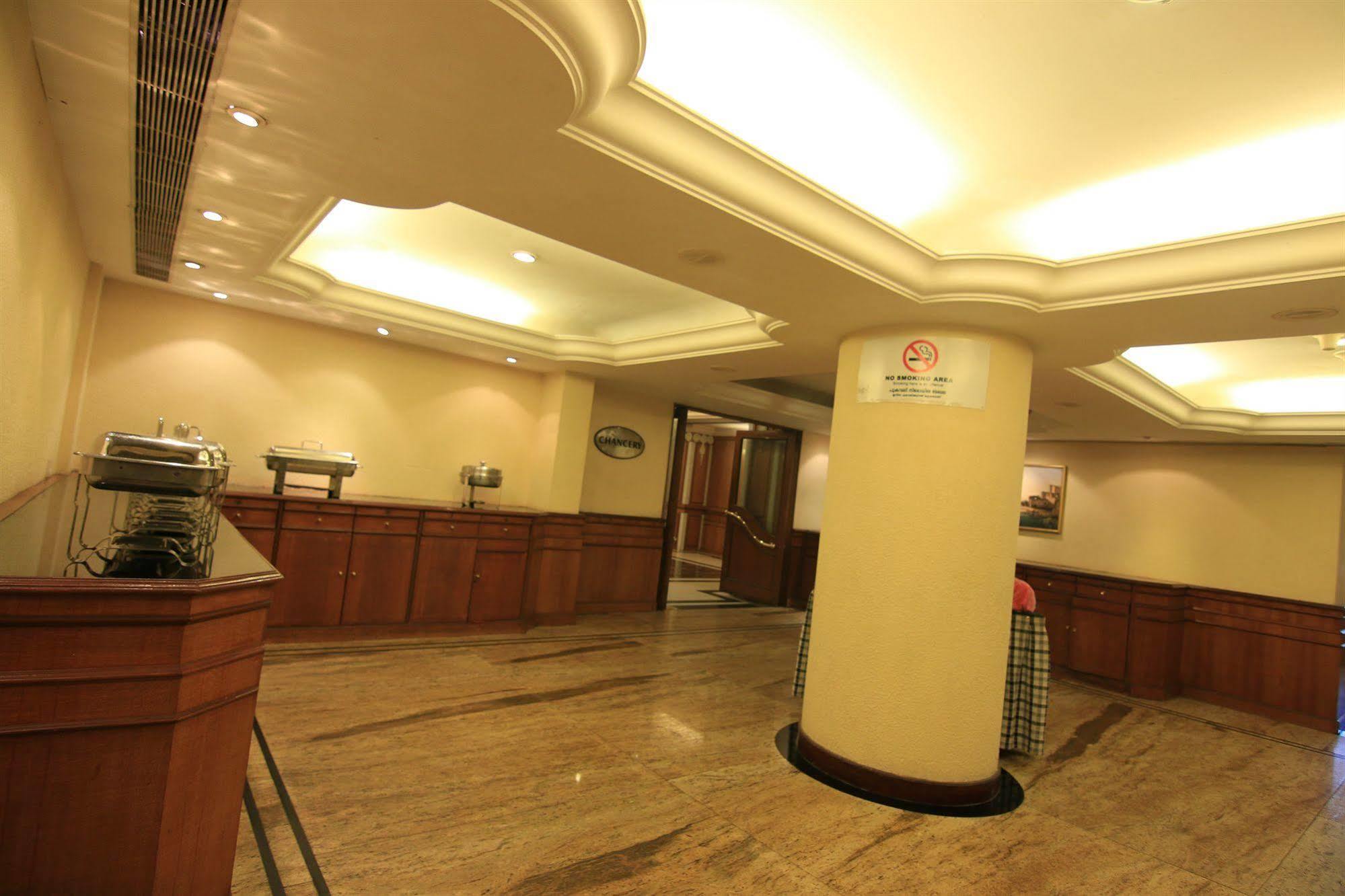Westway Hotel Kozhikode Exteriör bild