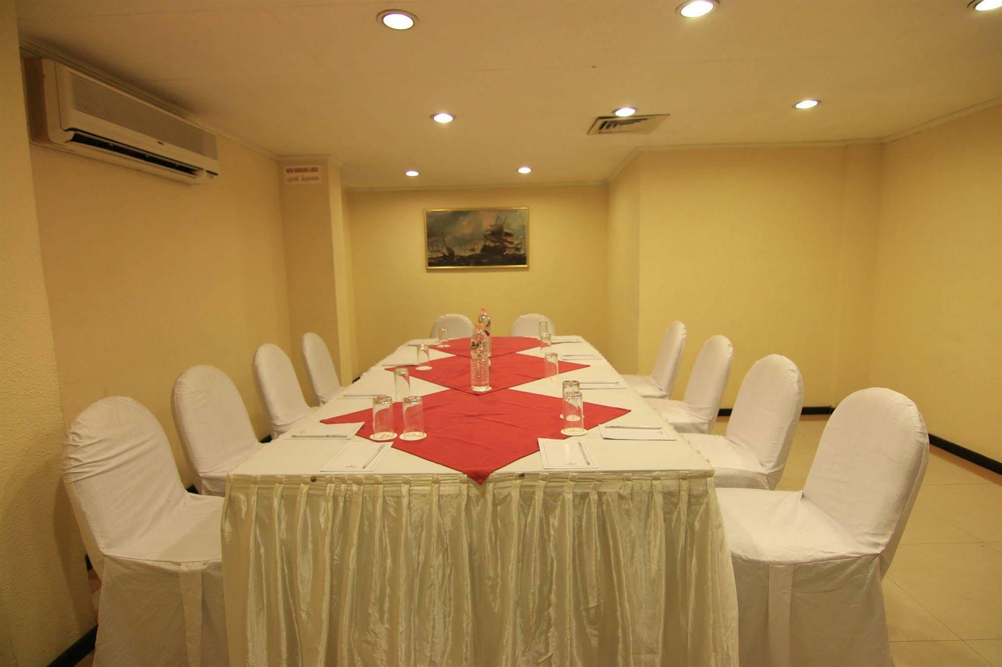 Westway Hotel Kozhikode Exteriör bild
