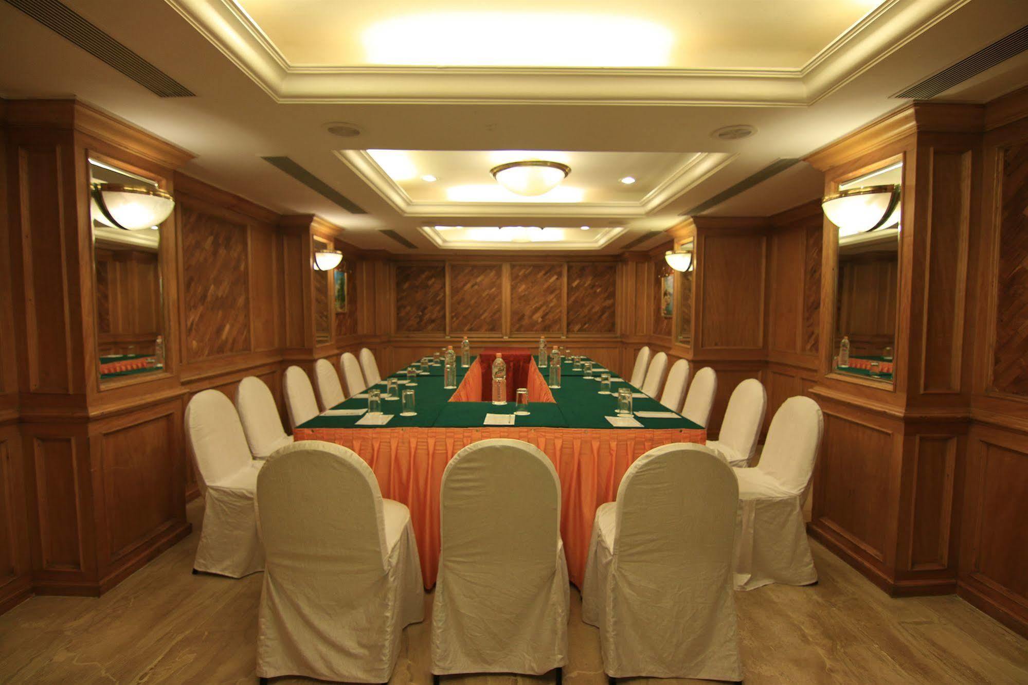 Westway Hotel Kozhikode Exteriör bild