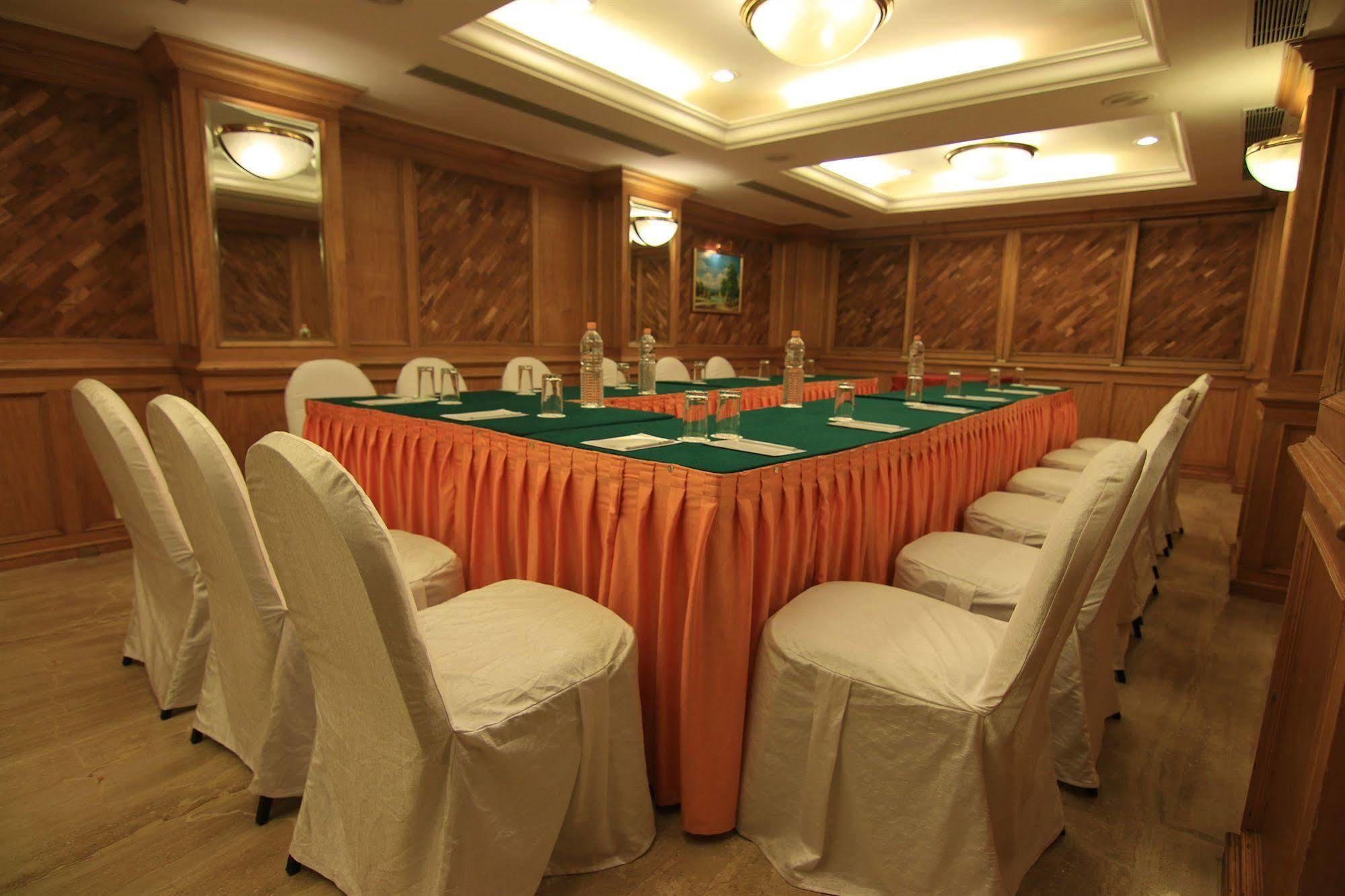 Westway Hotel Kozhikode Exteriör bild
