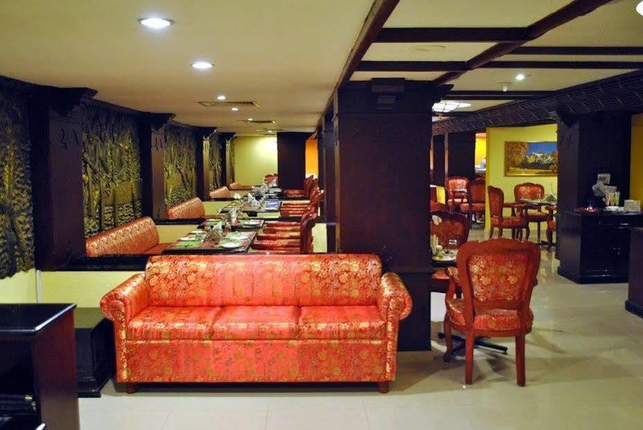Westway Hotel Kozhikode Exteriör bild