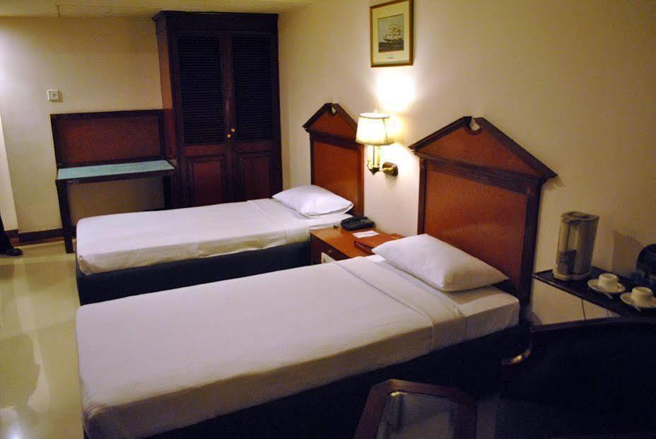 Westway Hotel Kozhikode Exteriör bild